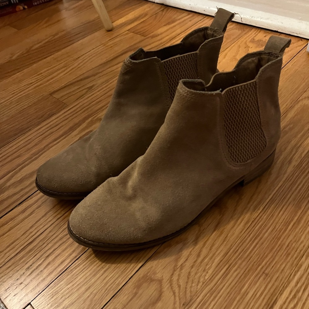 Toms taupe suede booties